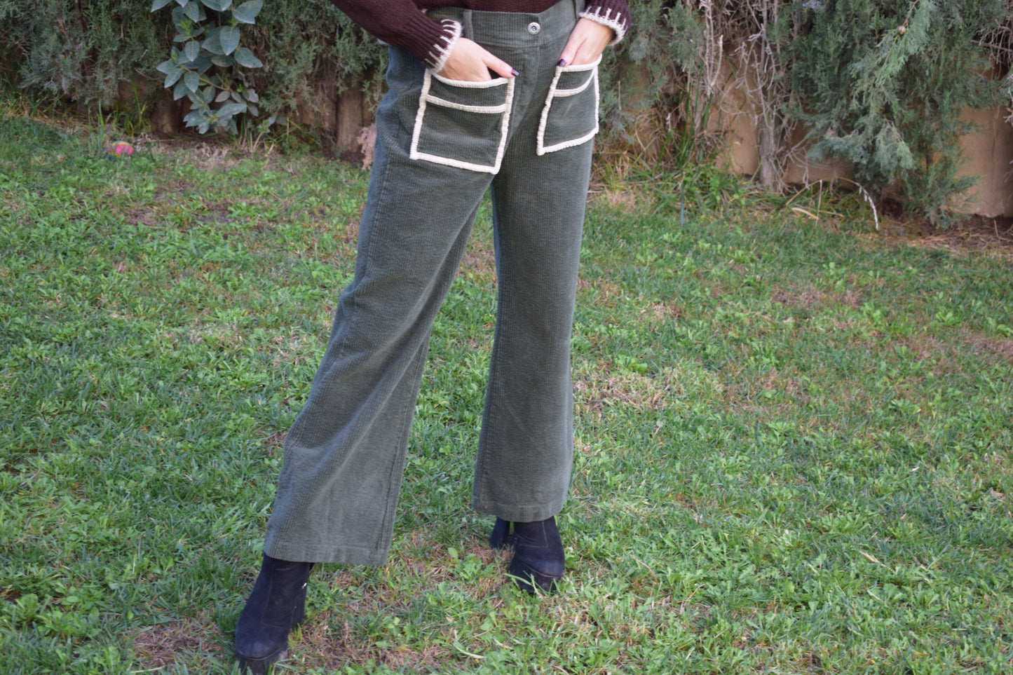 PANTALÓN ROSA PANA DETALLES BOLSILLLOS