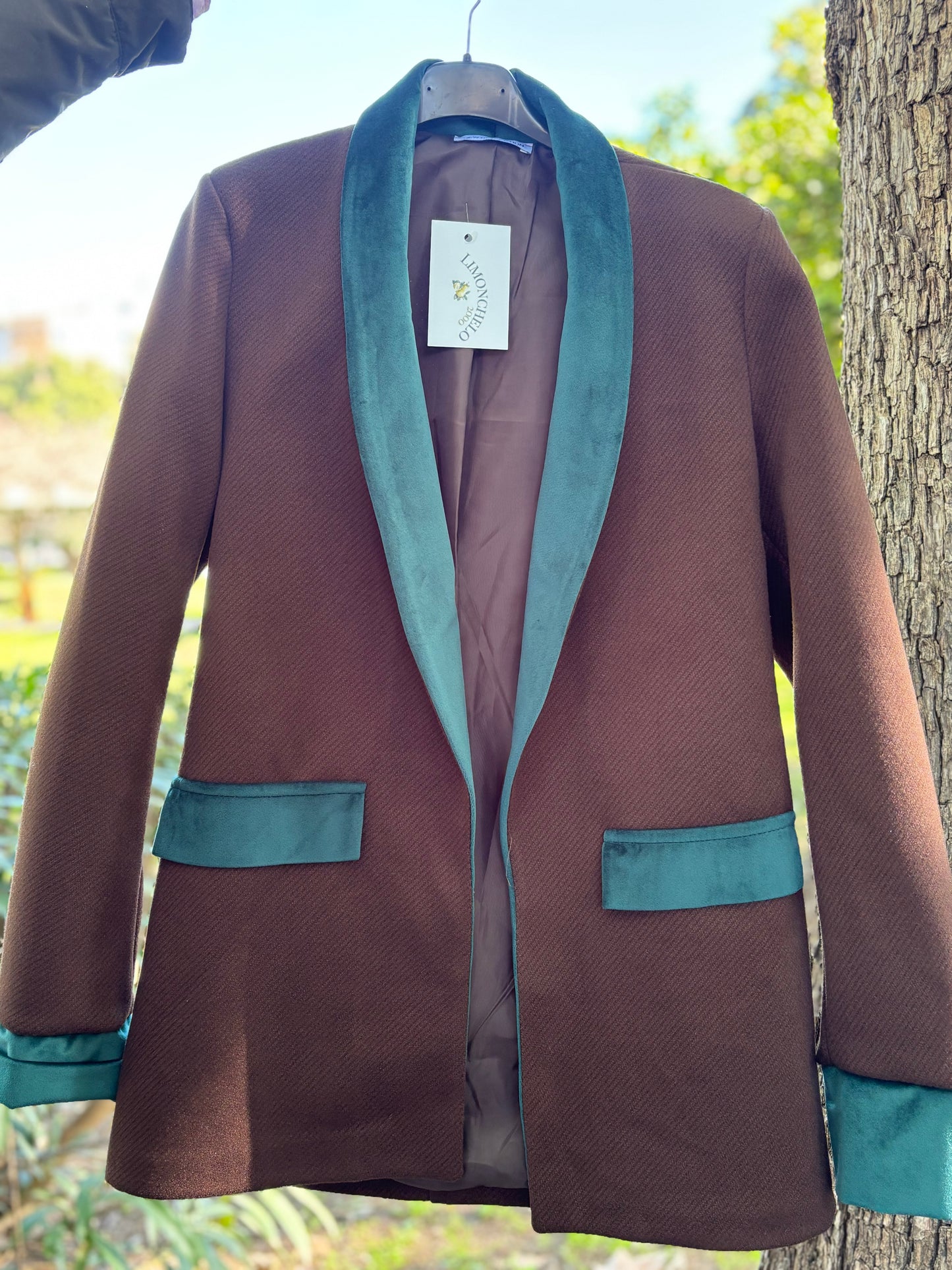 CHAQUETA PAÑO MARRÓN DETALLES TERCIOPELO VERDE