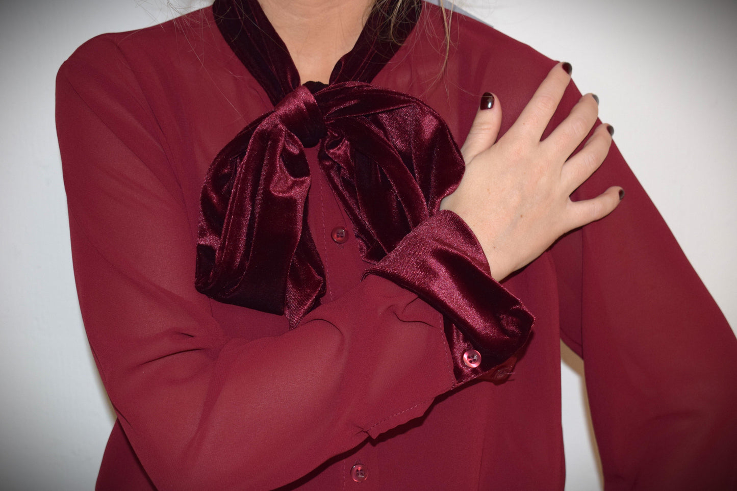 BLUSA LAZO TERCIOPELO NEGRO