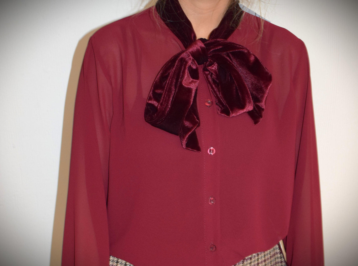 BLUSA LAZO TERCIOPELO NEGRO