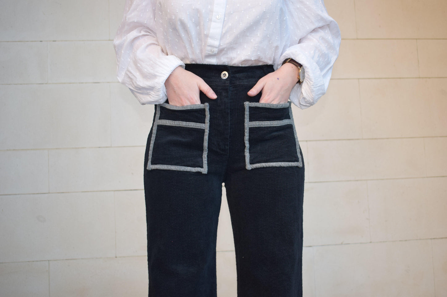 PANTALÓN ROSA PANA DETALLES BOLSILLLOS