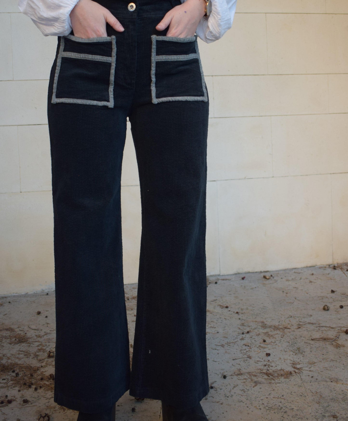 PANTALÓN ROSA PANA DETALLES BOLSILLLOS