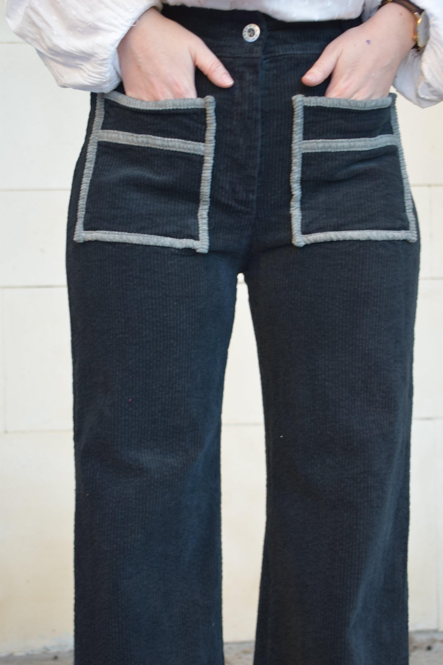 PANTALÓN ROSA PANA DETALLES BOLSILLLOS