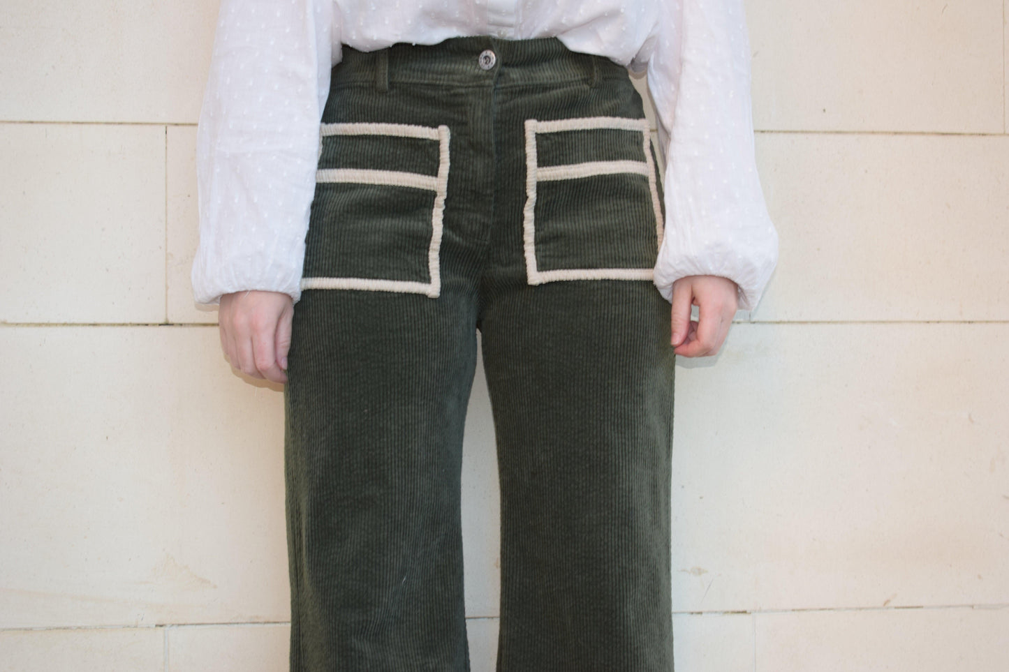 PANTALÓN ROSA PANA DETALLES BOLSILLLOS