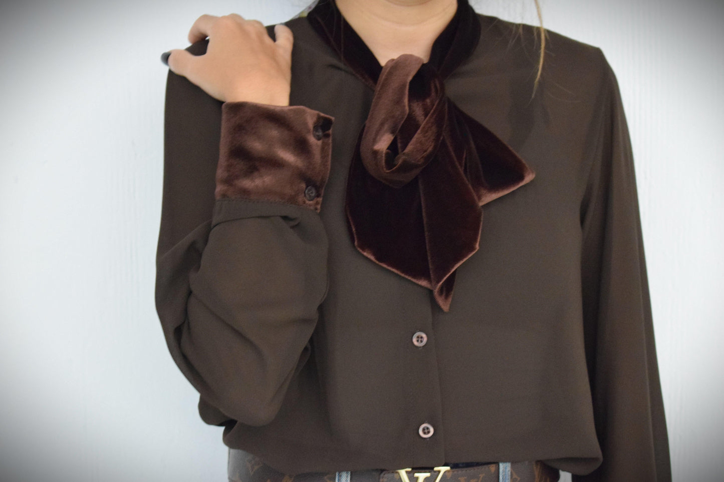 BLUSA LAZO TERCIOPELO NEGRO