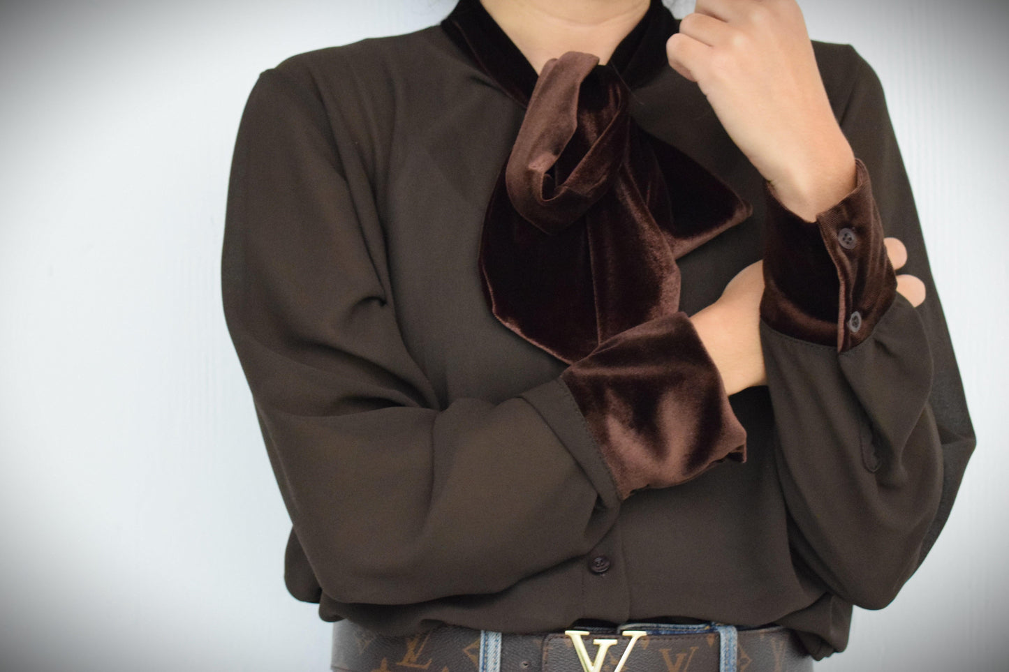 BLUSA LAZO TERCIOPELO NEGRO