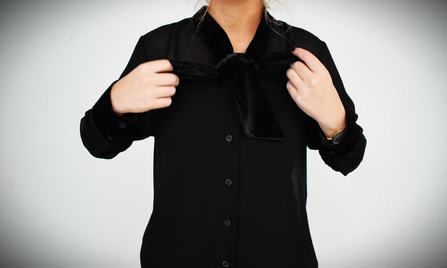 BLUSA LAZO TERCIOPELO NEGRO