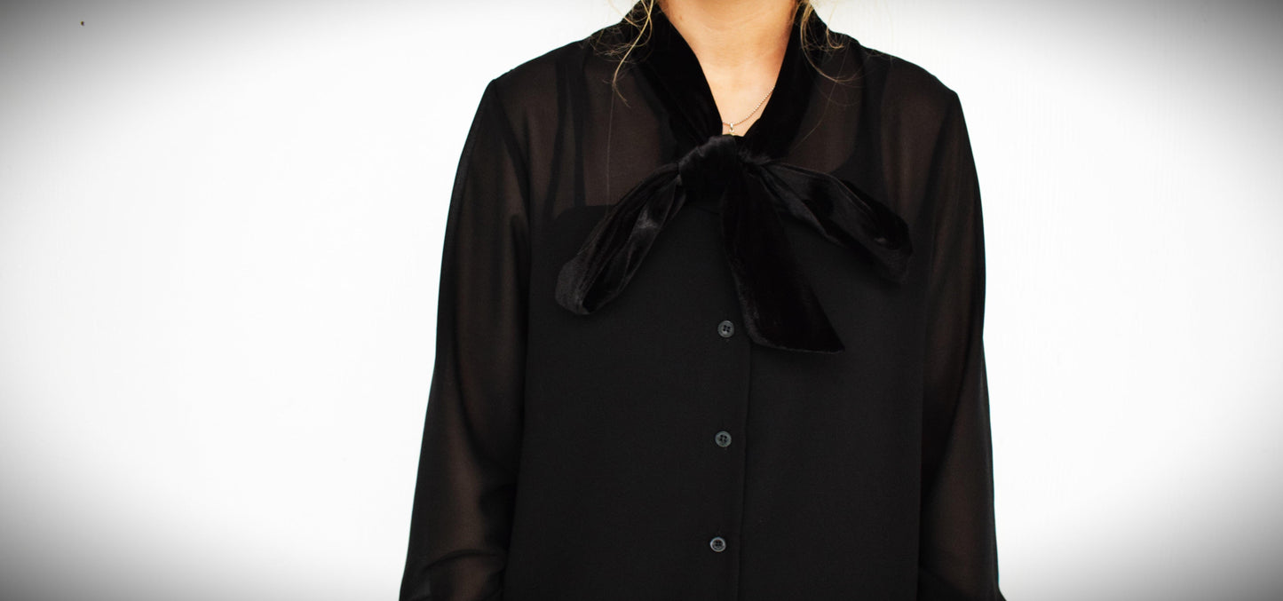 BLUSA LAZO TERCIOPELO NEGRO
