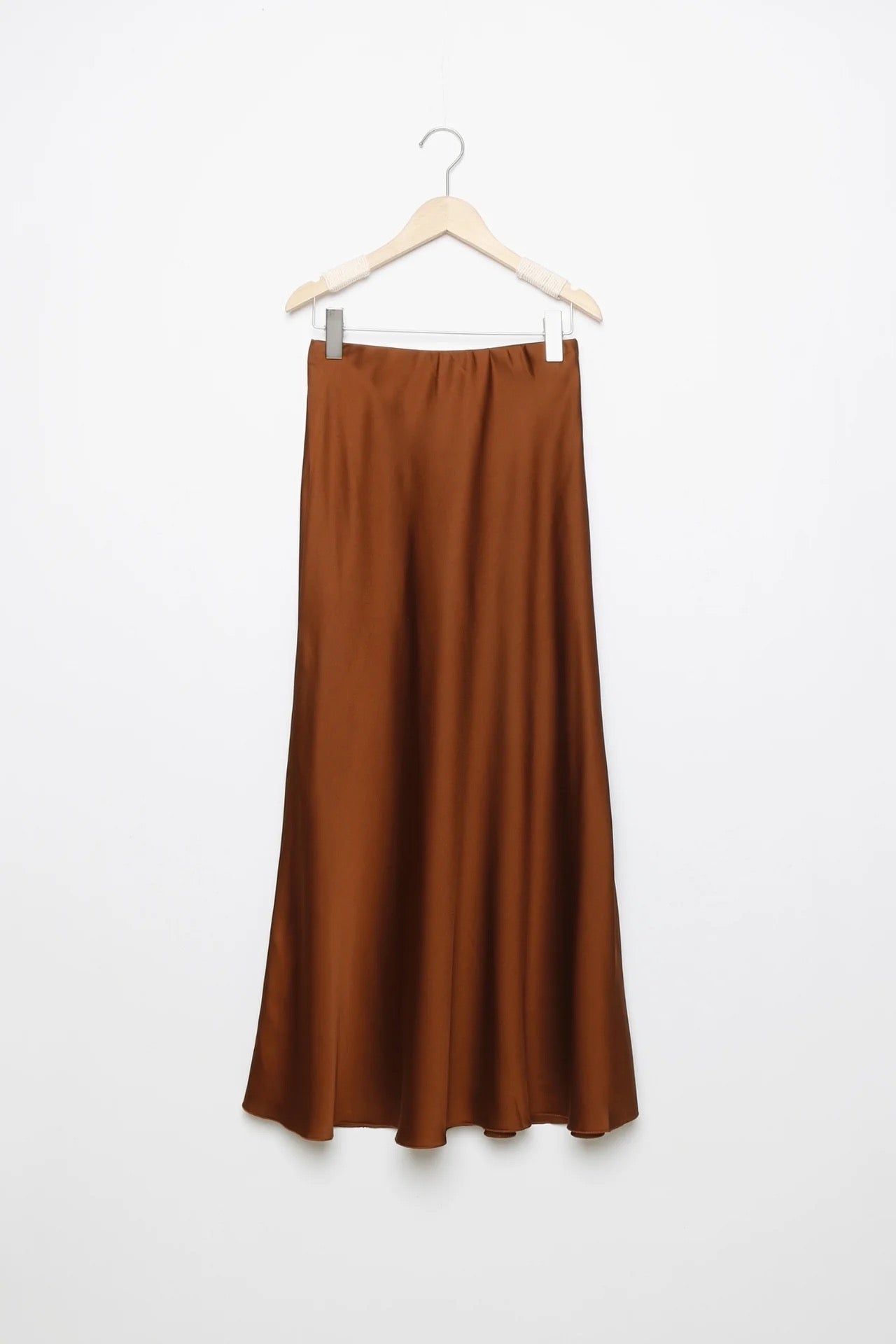 FALDA SATINADA VIRAL MARRÓN