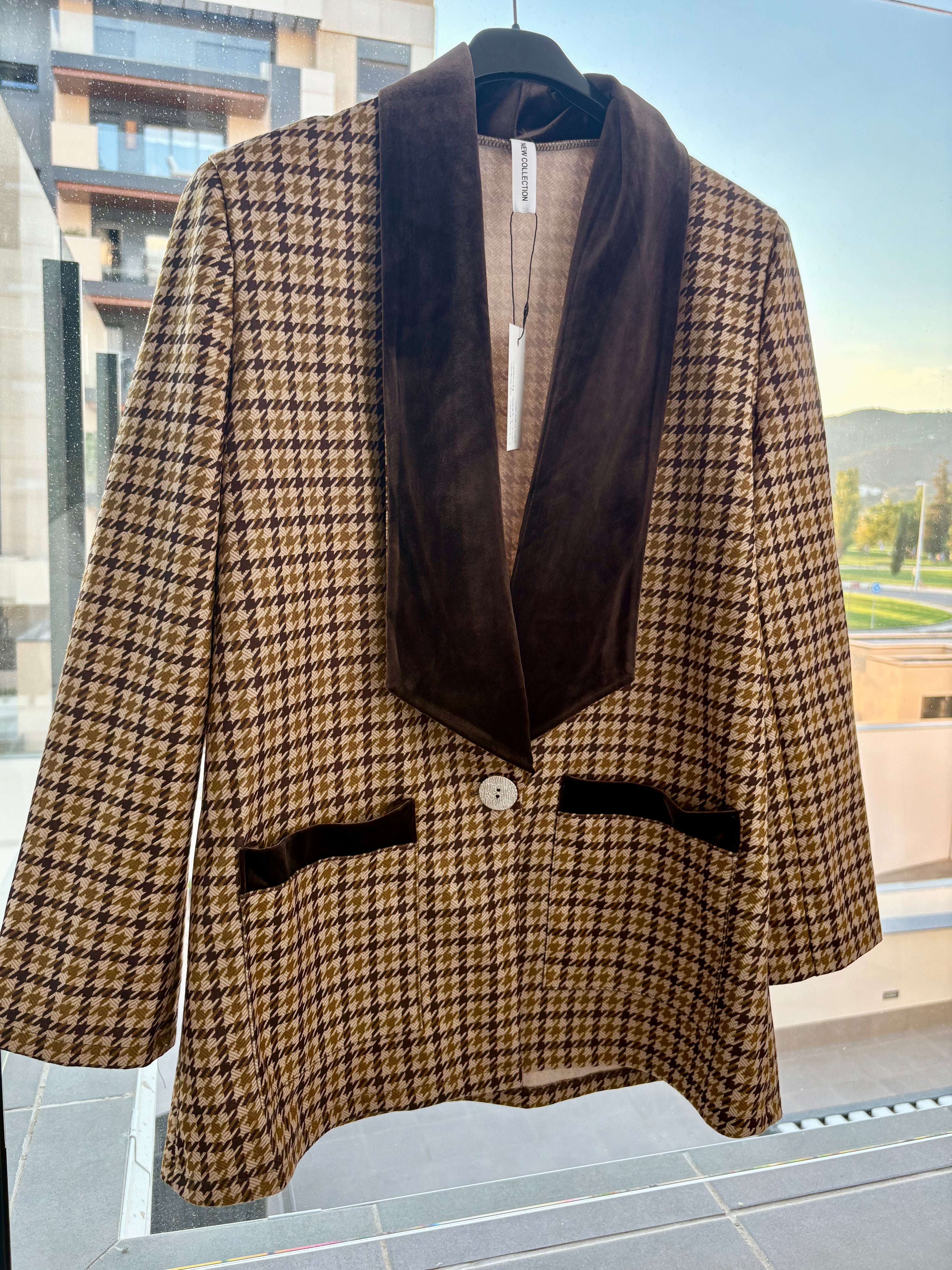 CHAQUETA SOLAPA TERCIOPELO MARRÓN