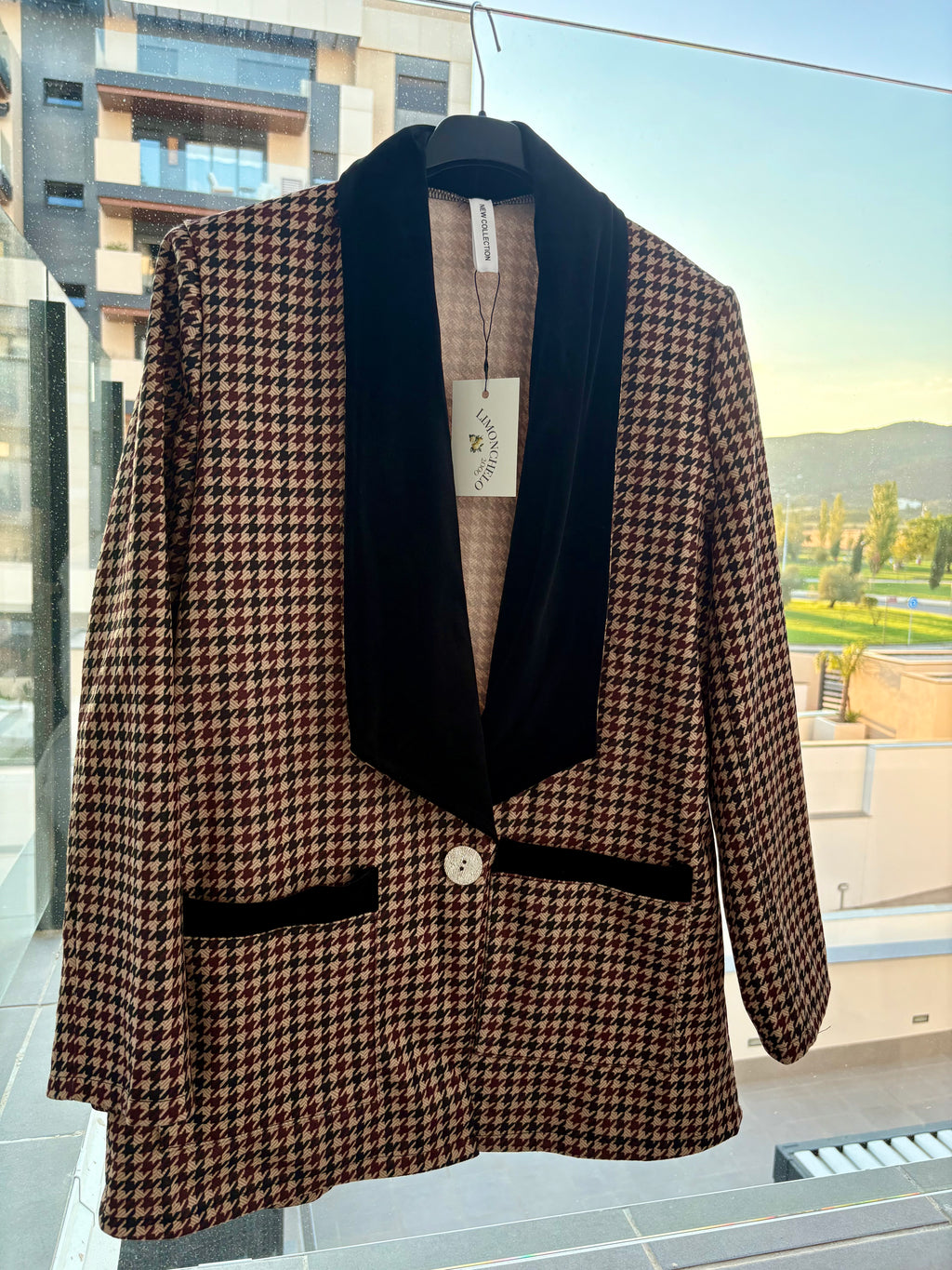 CHAQUETA SOLAPA TERCIOPELO NEGRA