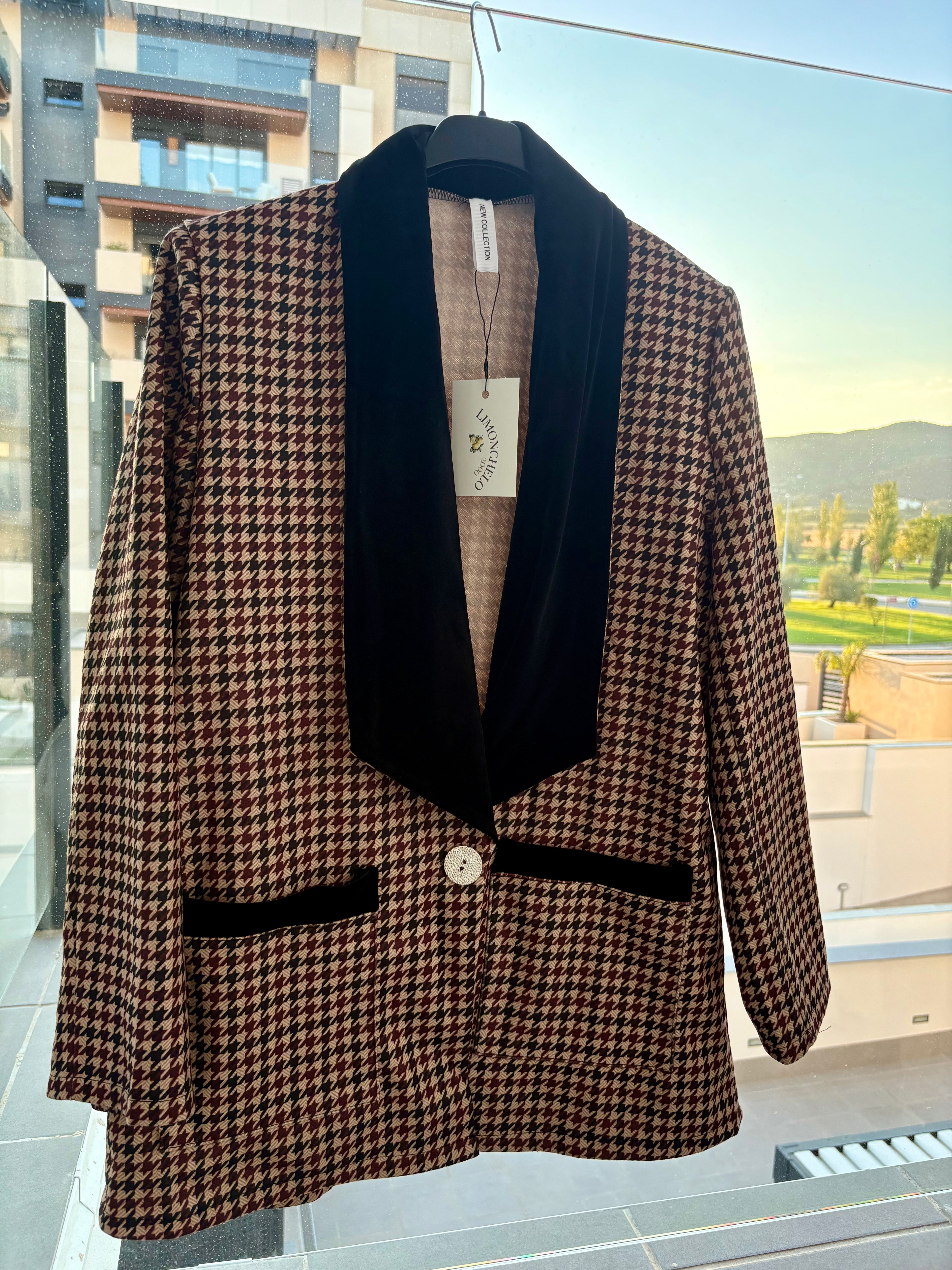 CHAQUETA SOLAPA TERCIOPELO NEGRA