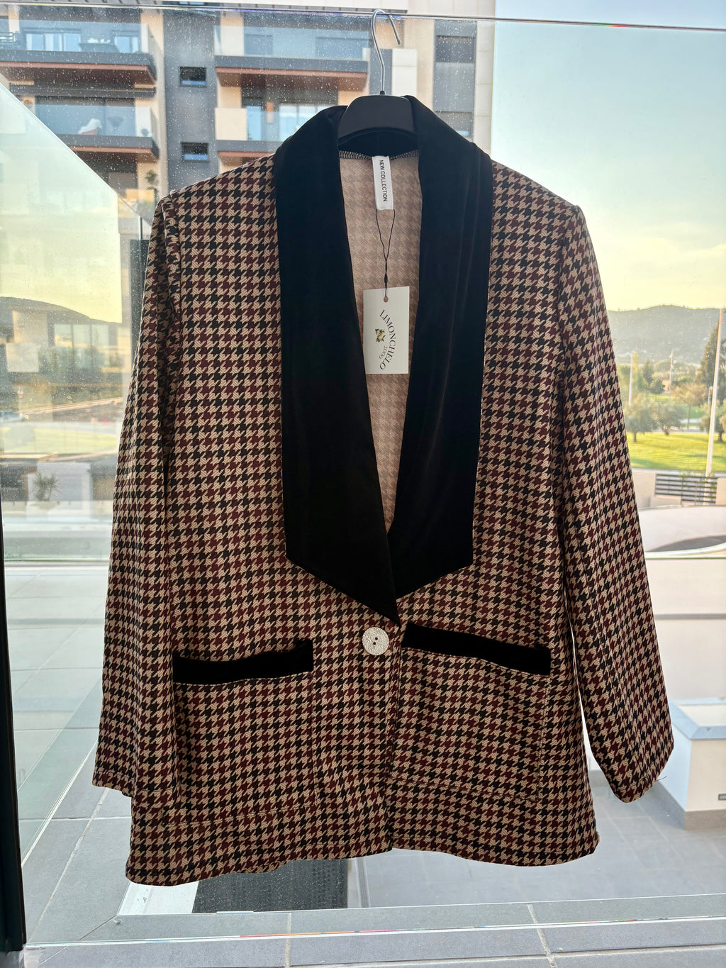 CHAQUETA SOLAPA TERCIOPELO NEGRA